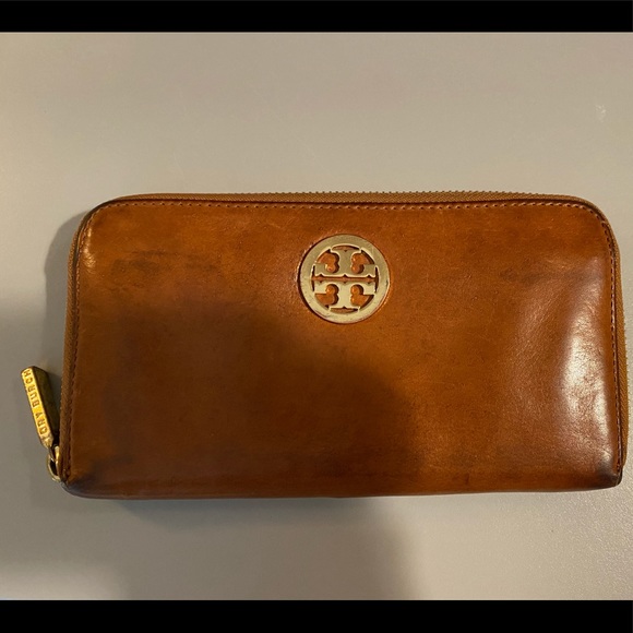 tory burch zipper wallet